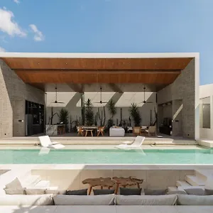villa-boya-amazing-4-bedrooms-villa-in-central-berawa.hotelsseminyak.net/